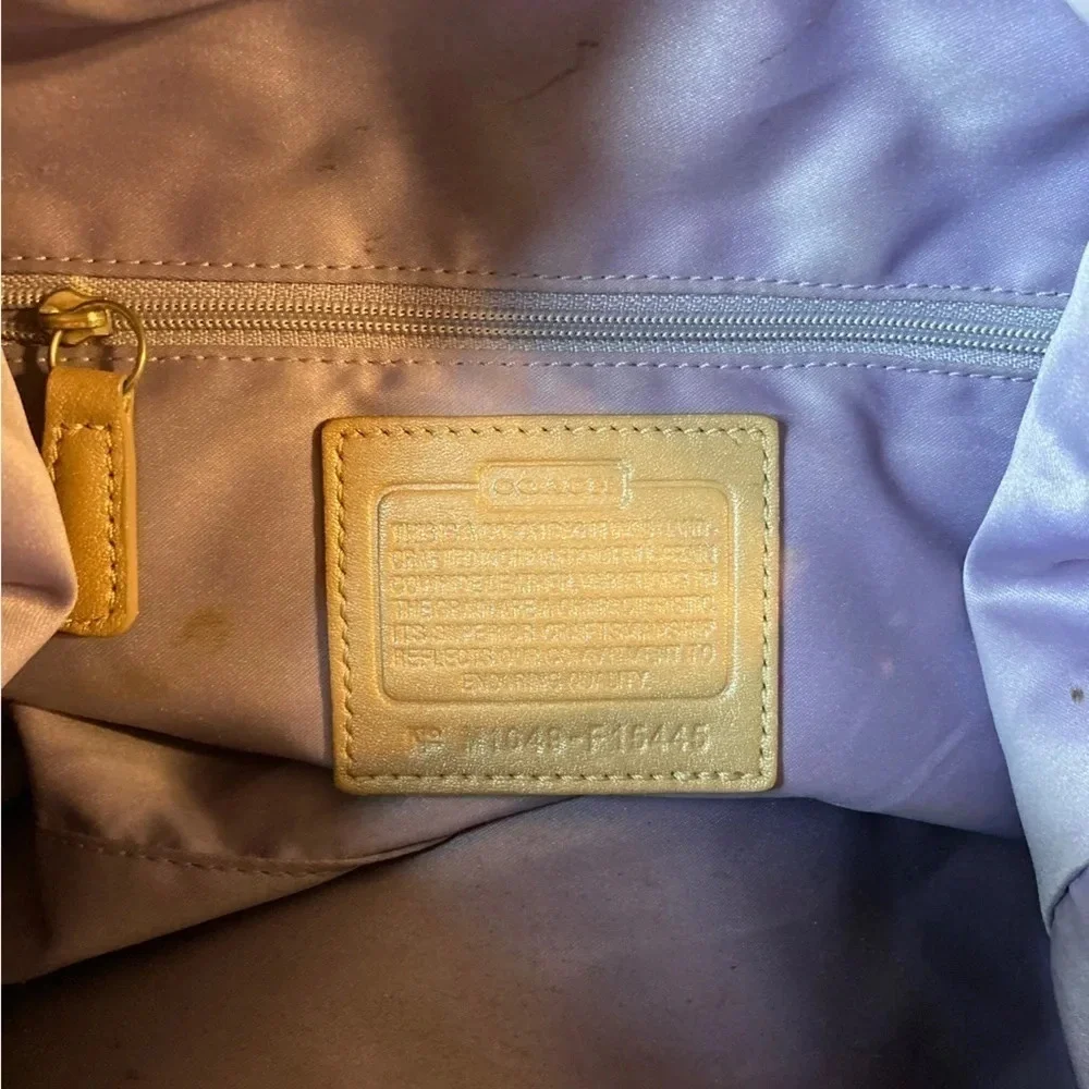 COACH Gorgeous Leather Golden-Tone Shoulder Bag Purse with Lilac Interior GUC